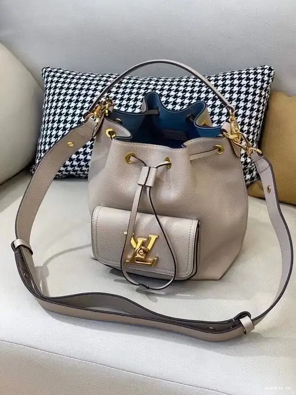 WIS VUITTON BUCKET LOUIS LOCKME 0625